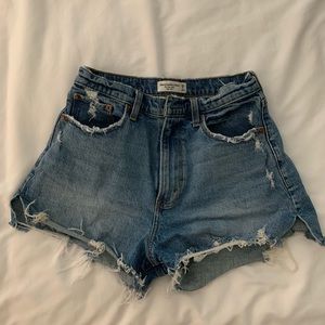 Abercrombie & Fitch Curve Love - The Mom Short High Rise